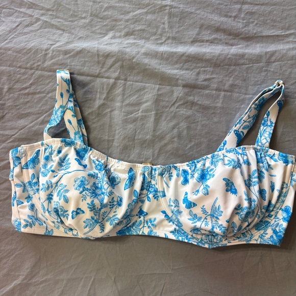 wild fable Other - Floral Blue and White Bikini Top Size 18